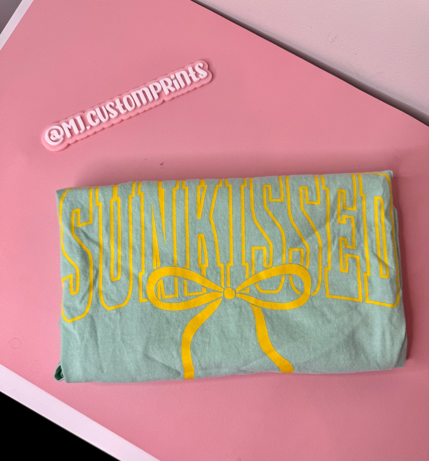Sunkissed Bow Tshirt  (SIZE LARGE)